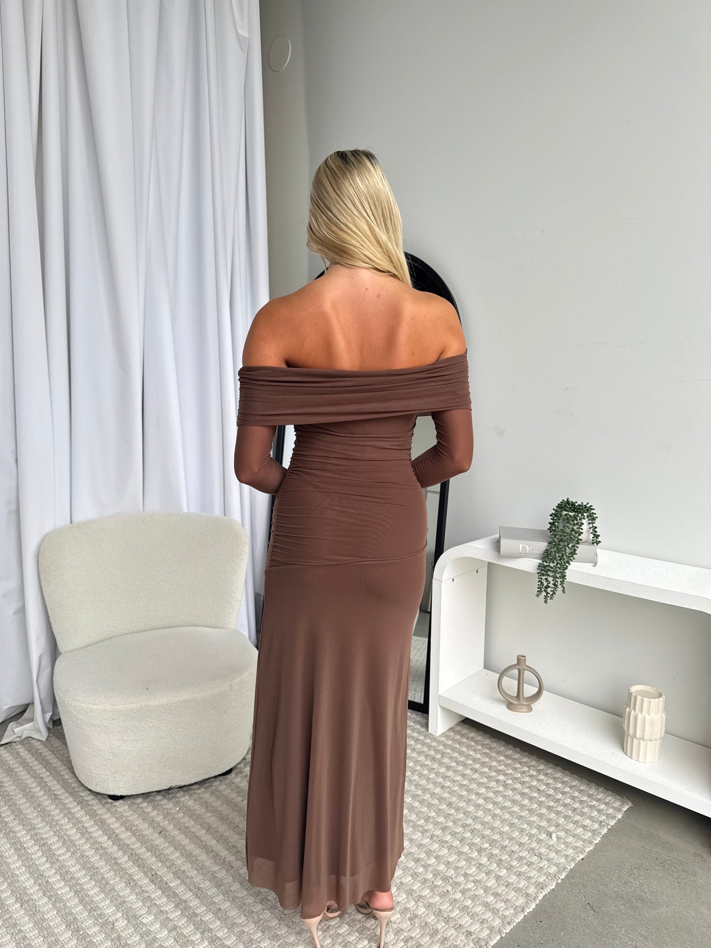 STELLA OFF SHOULDER MAXI - CHOCOLATE