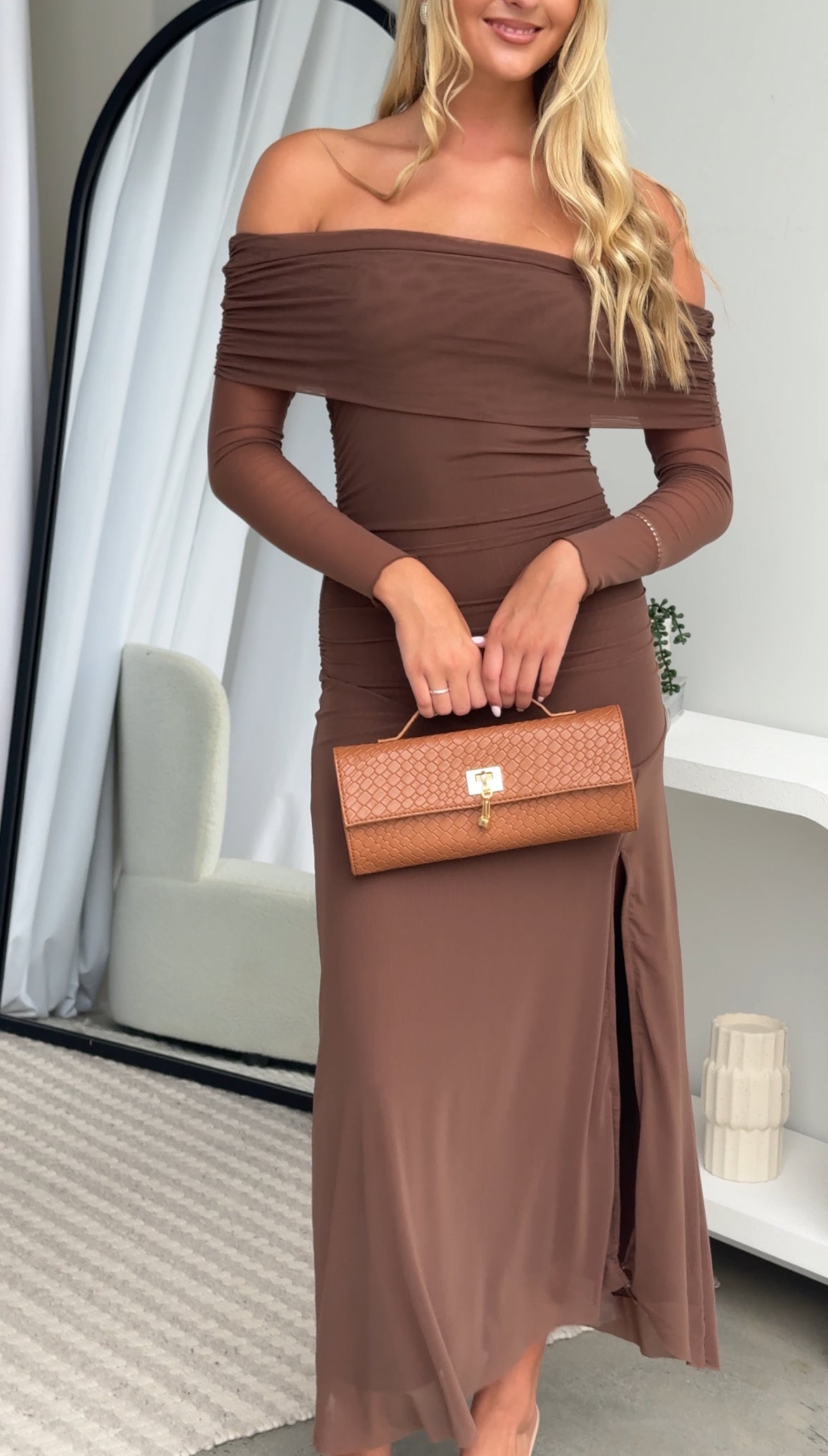 STELLA OFF SHOULDER MAXI - CHOCOLATE