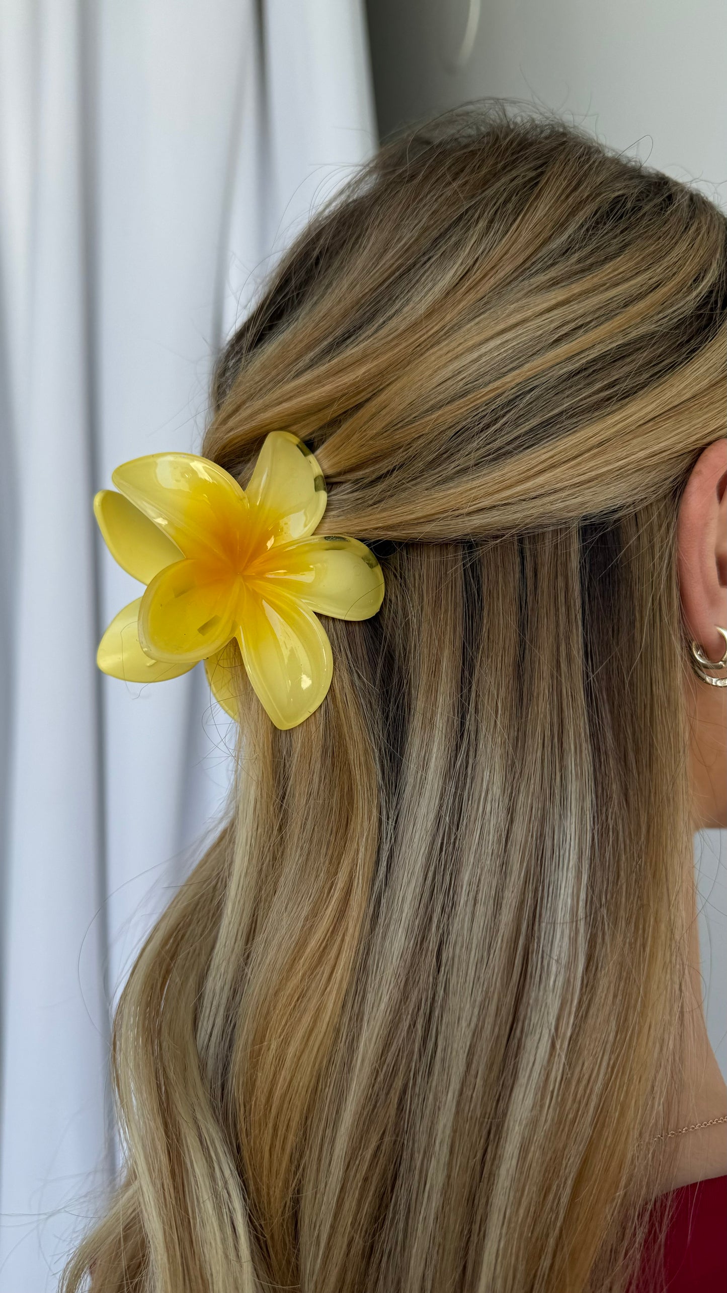 ALINA FLOWER HAIR CLAW - YELLOW
