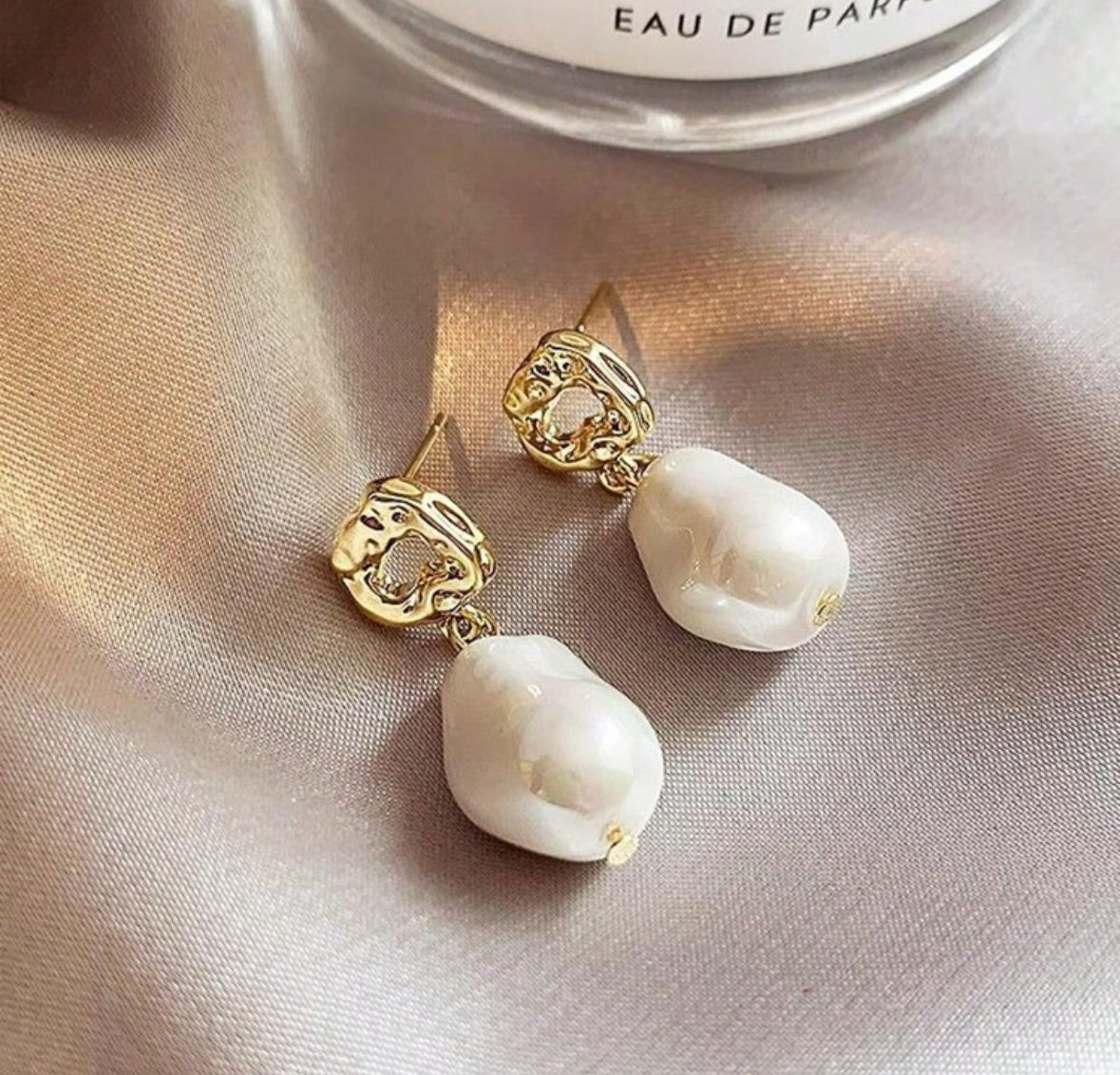 ZANDA PEARL EARRINGS - GOLD