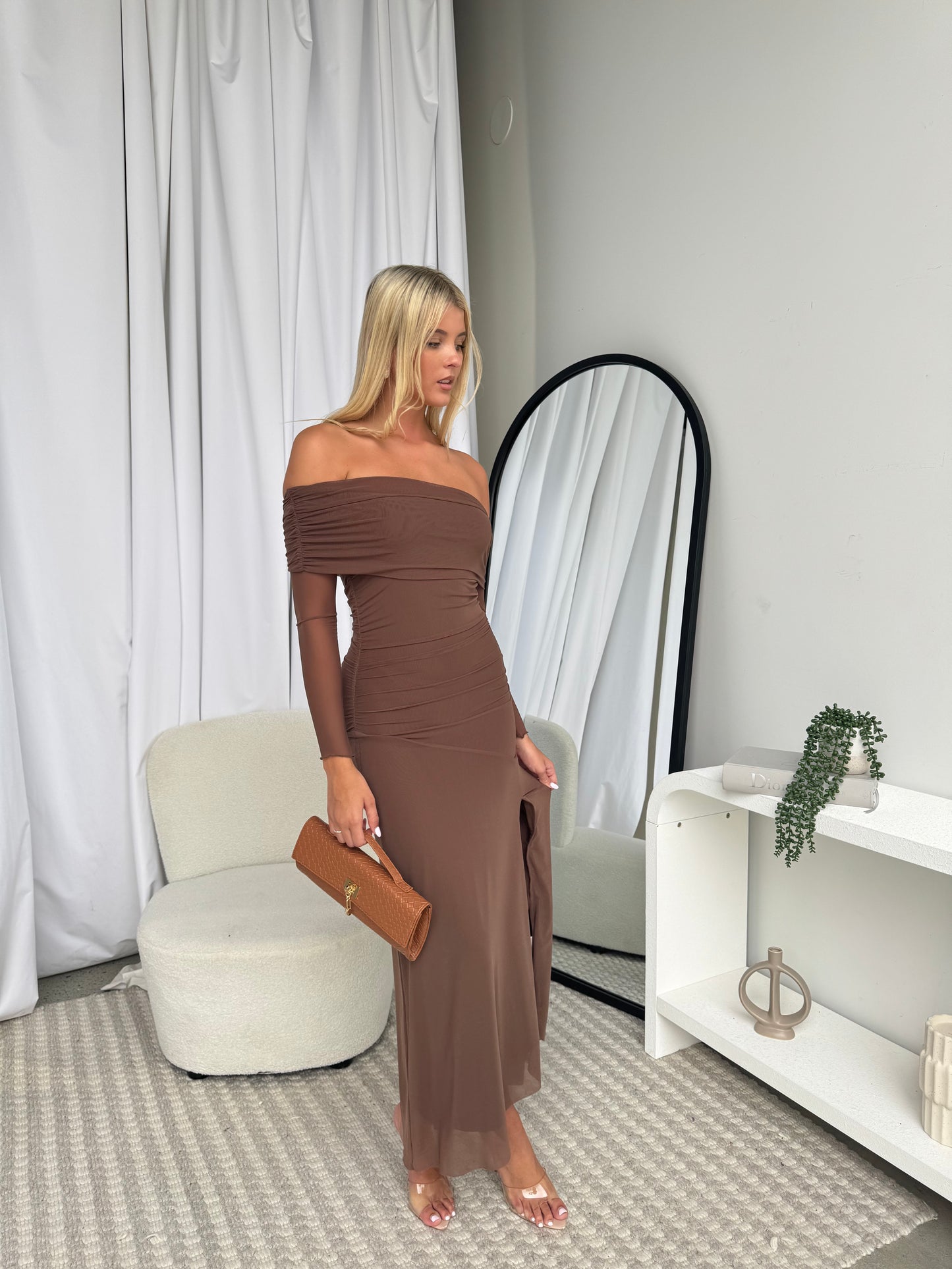 STELLA OFF SHOULDER MAXI - CHOCOLATE