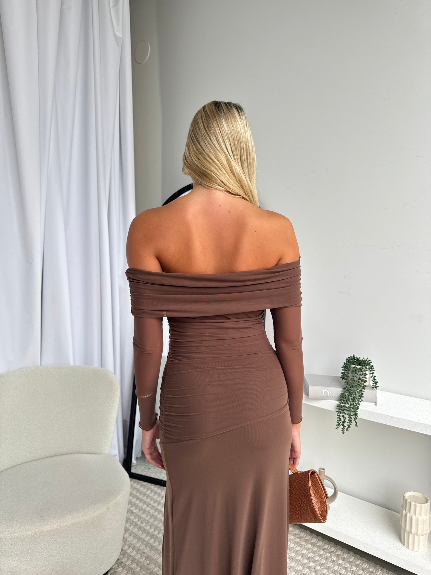 STELLA OFF SHOULDER MAXI - CHOCOLATE