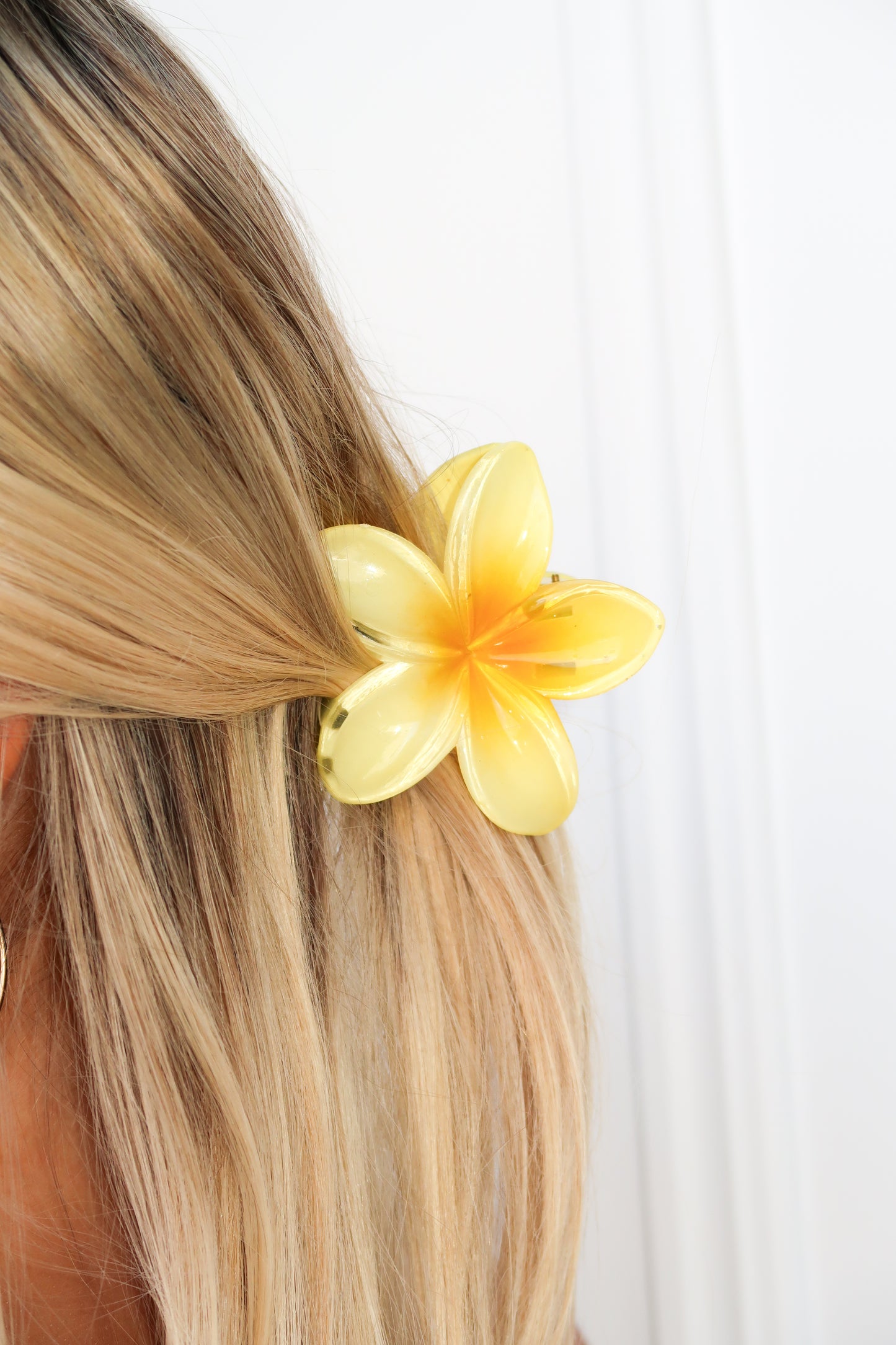 ALINA FLOWER HAIR CLAW - YELLOW