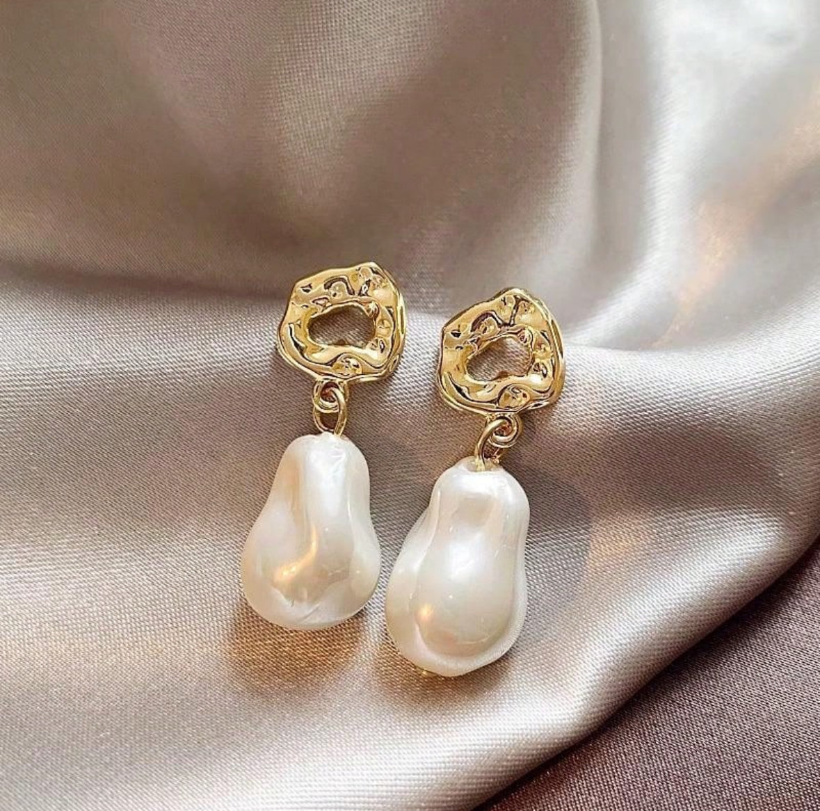 ZANDA PEARL EARRINGS - GOLD