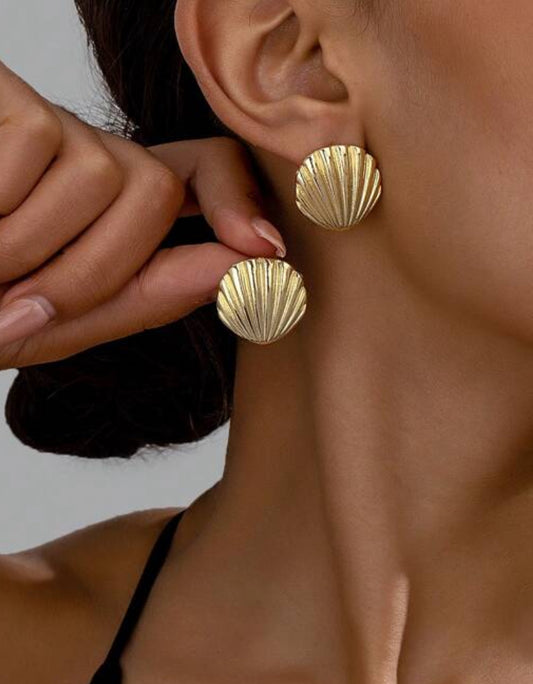 SHELL EARRINGS - GOLD