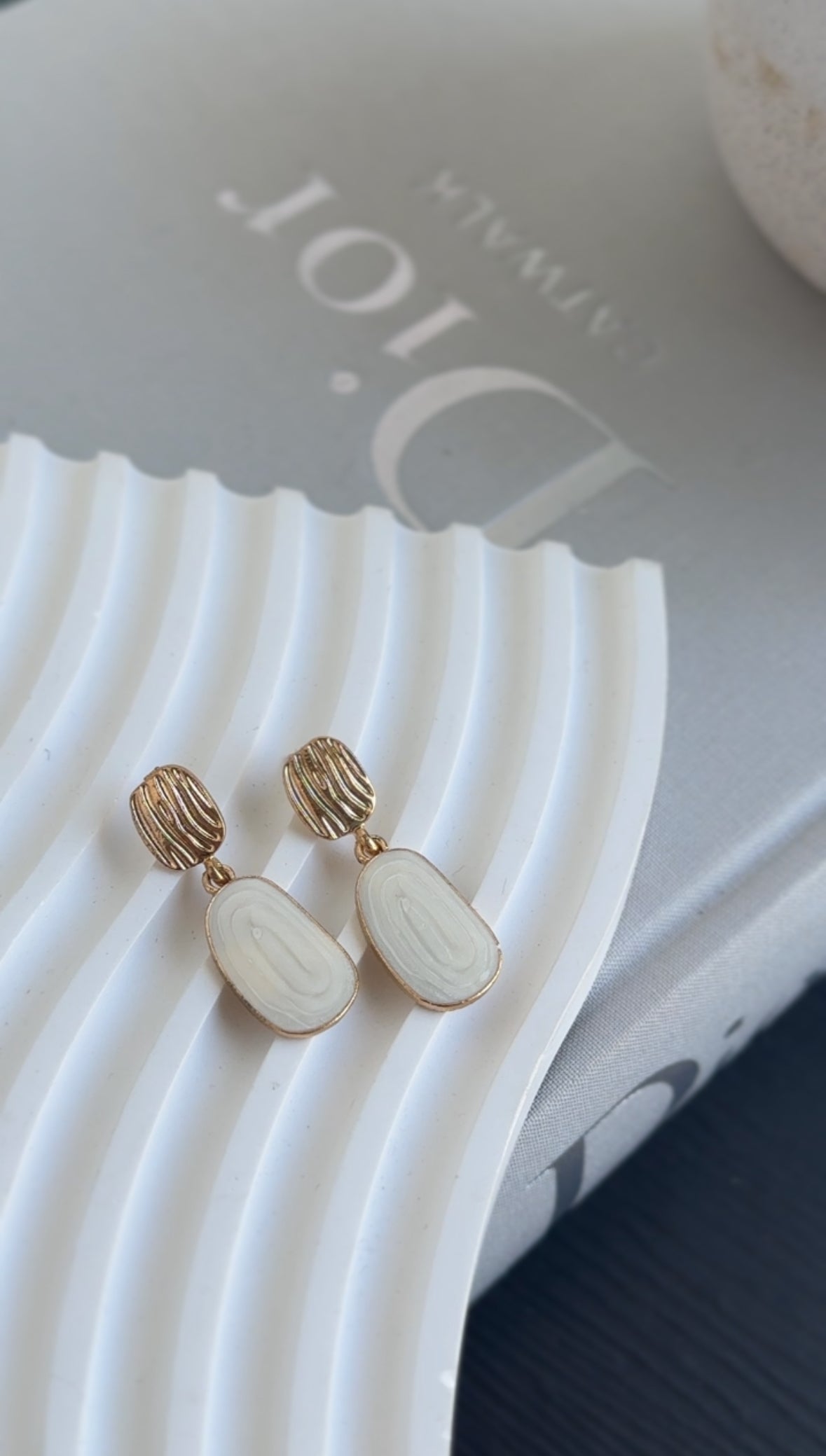NAILA EARRINGS