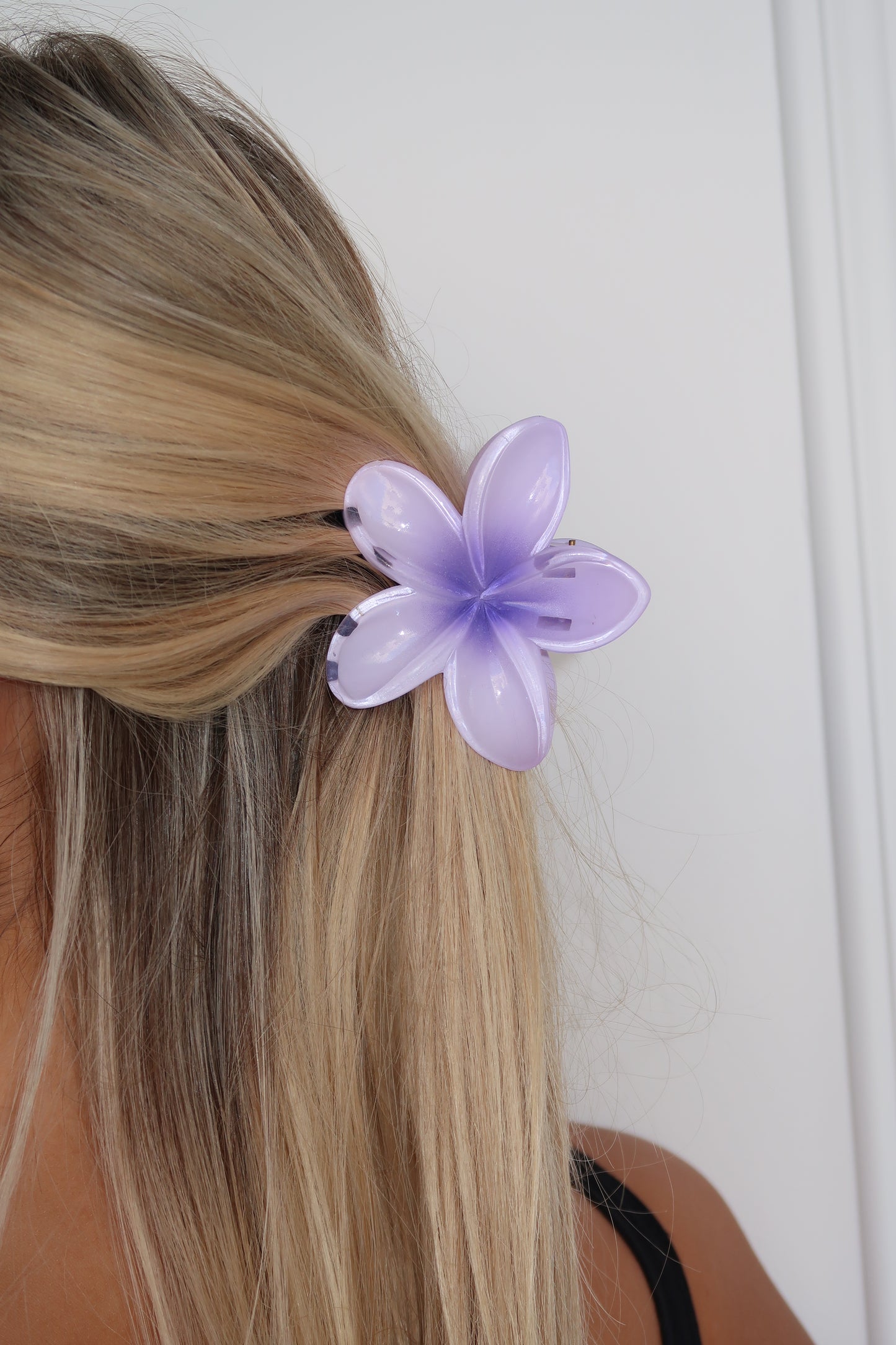 ALINA FLOWER HAIR CLAW - LILAC