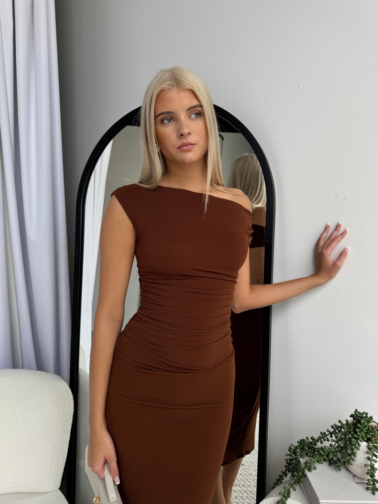 ORIA TEXTURED DRESS - CHOCOLATE