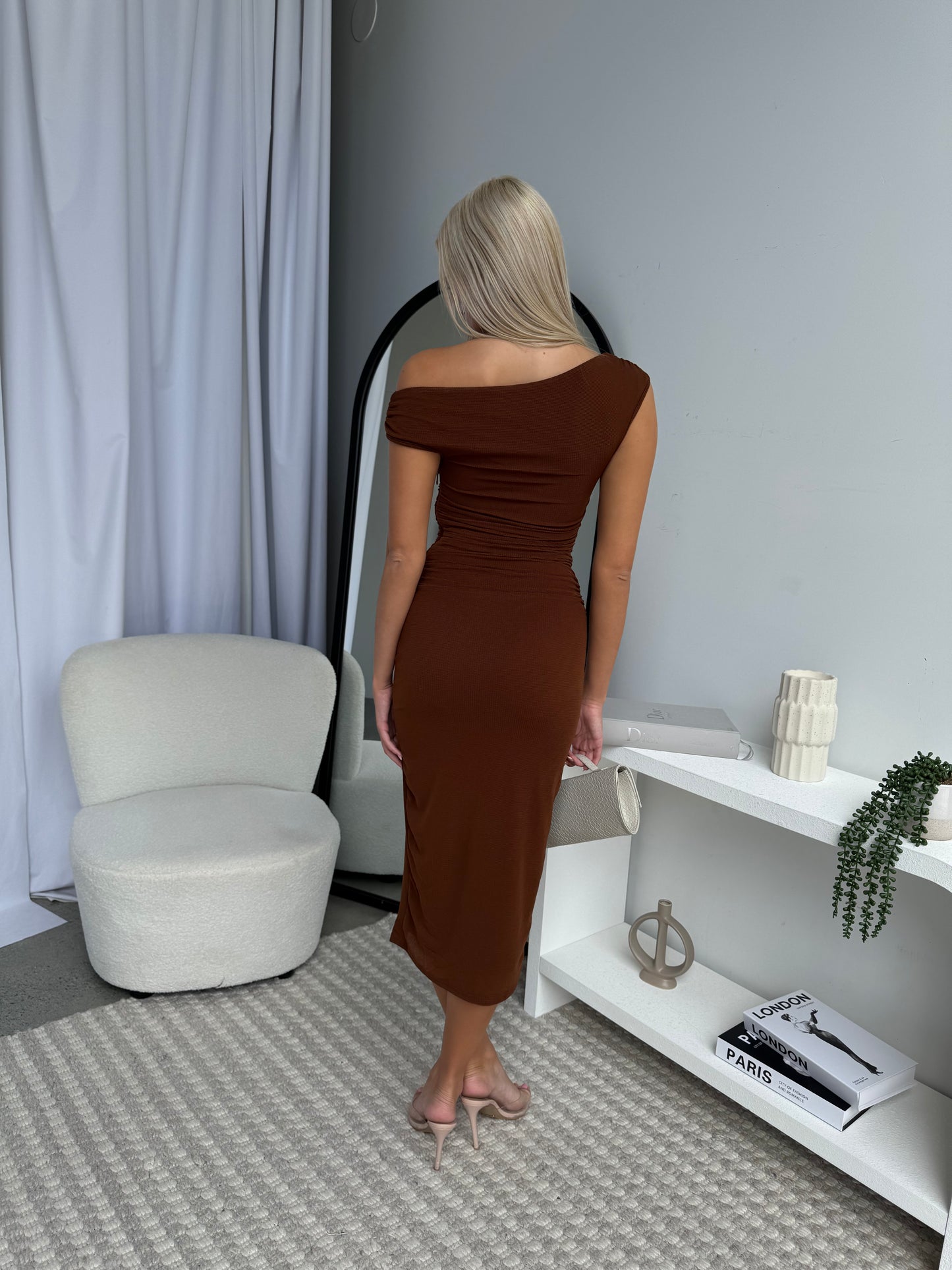 ORIA TEXTURED DRESS - CHOCOLATE
