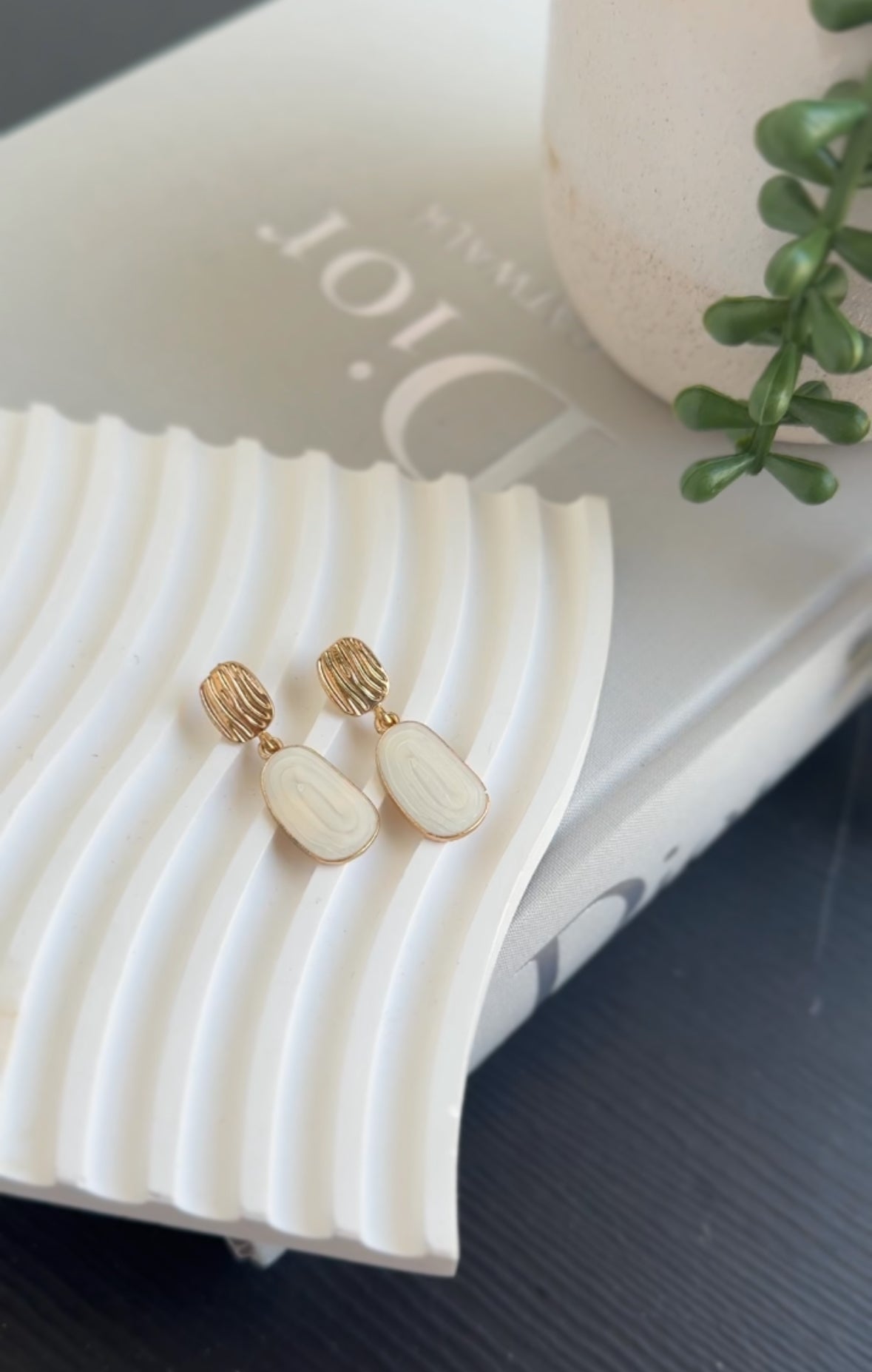 NAILA EARRINGS