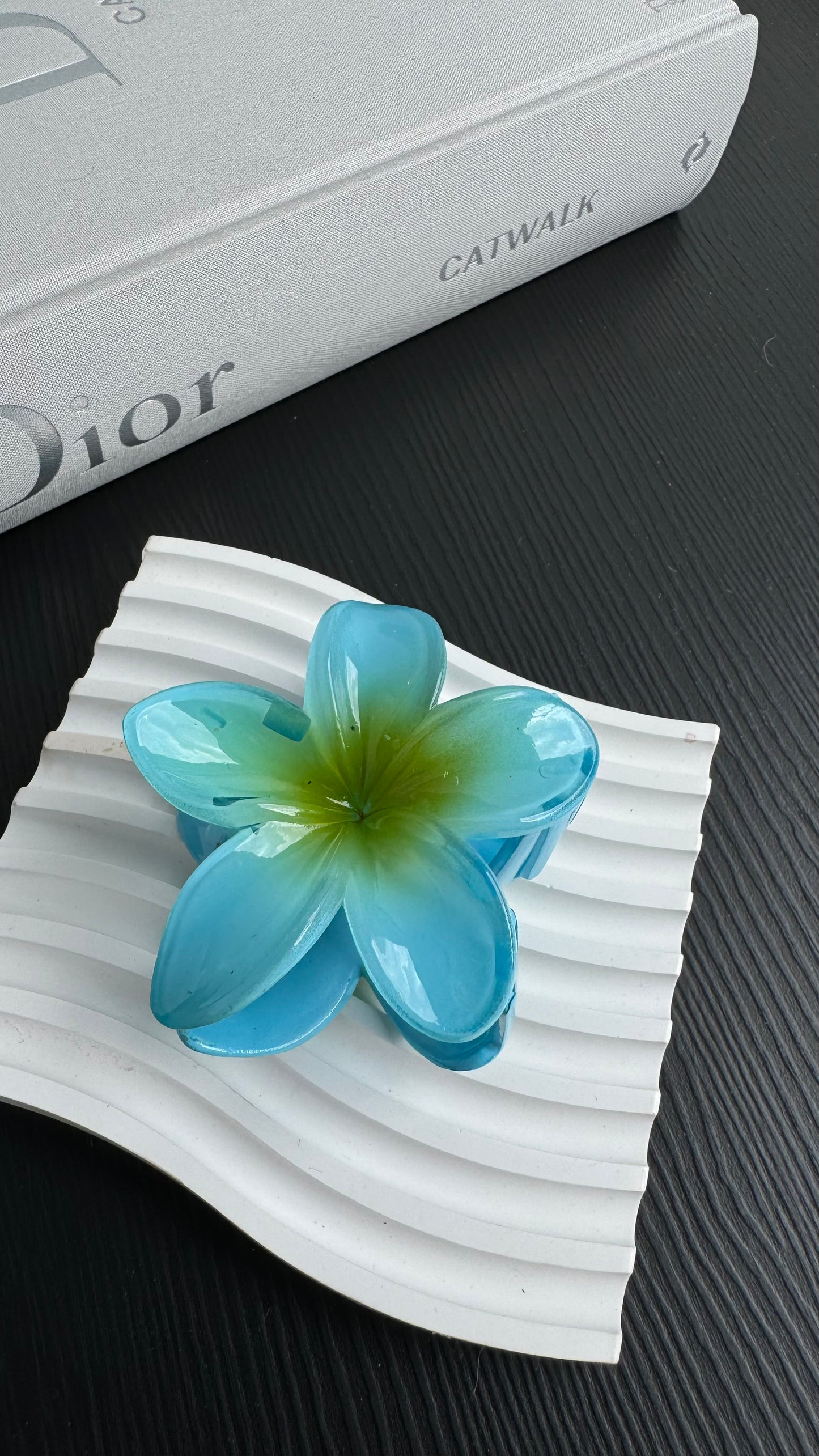 ALINA FLOWER HAIR CLAW - BLUE