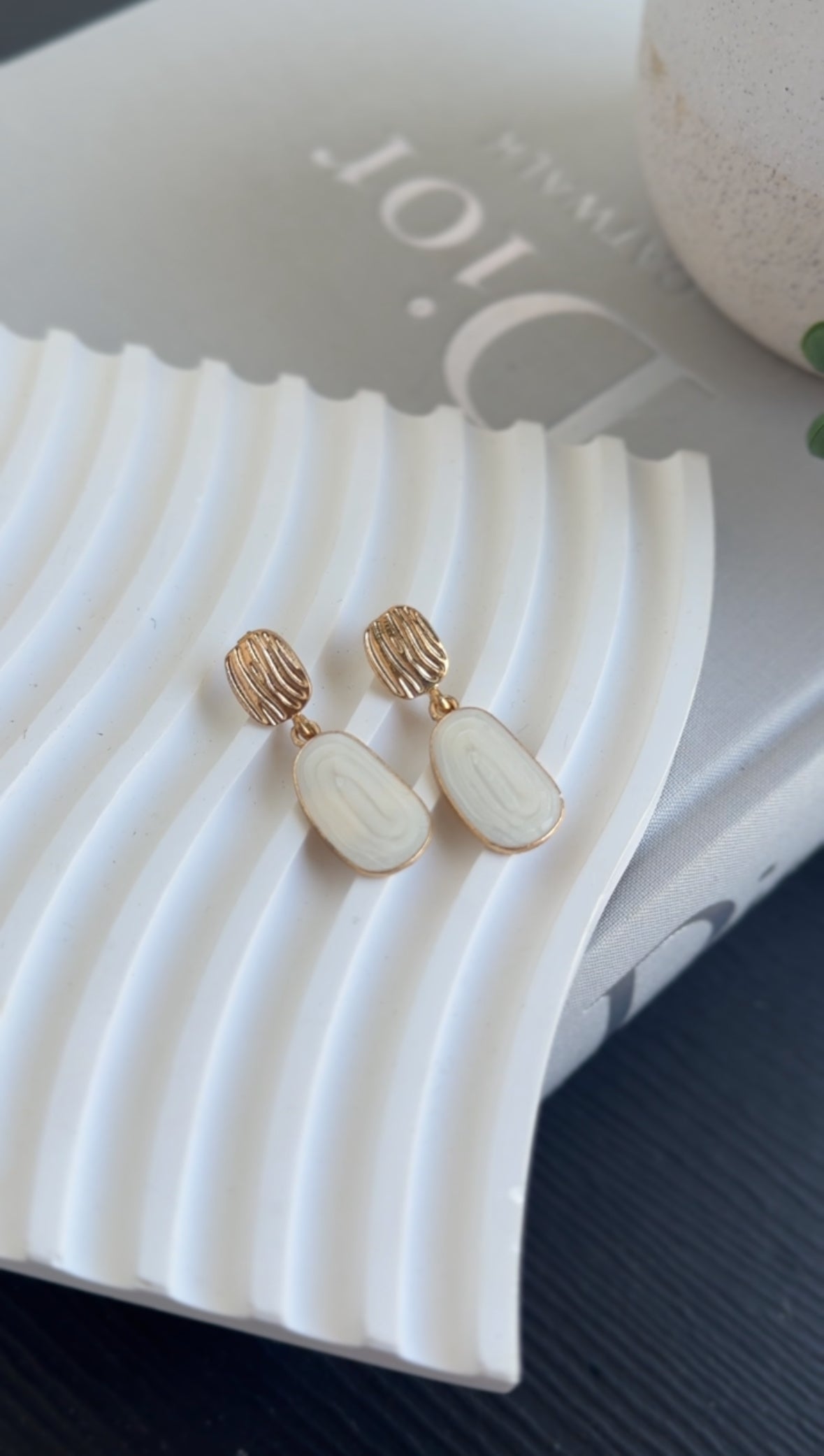 NAILA EARRINGS