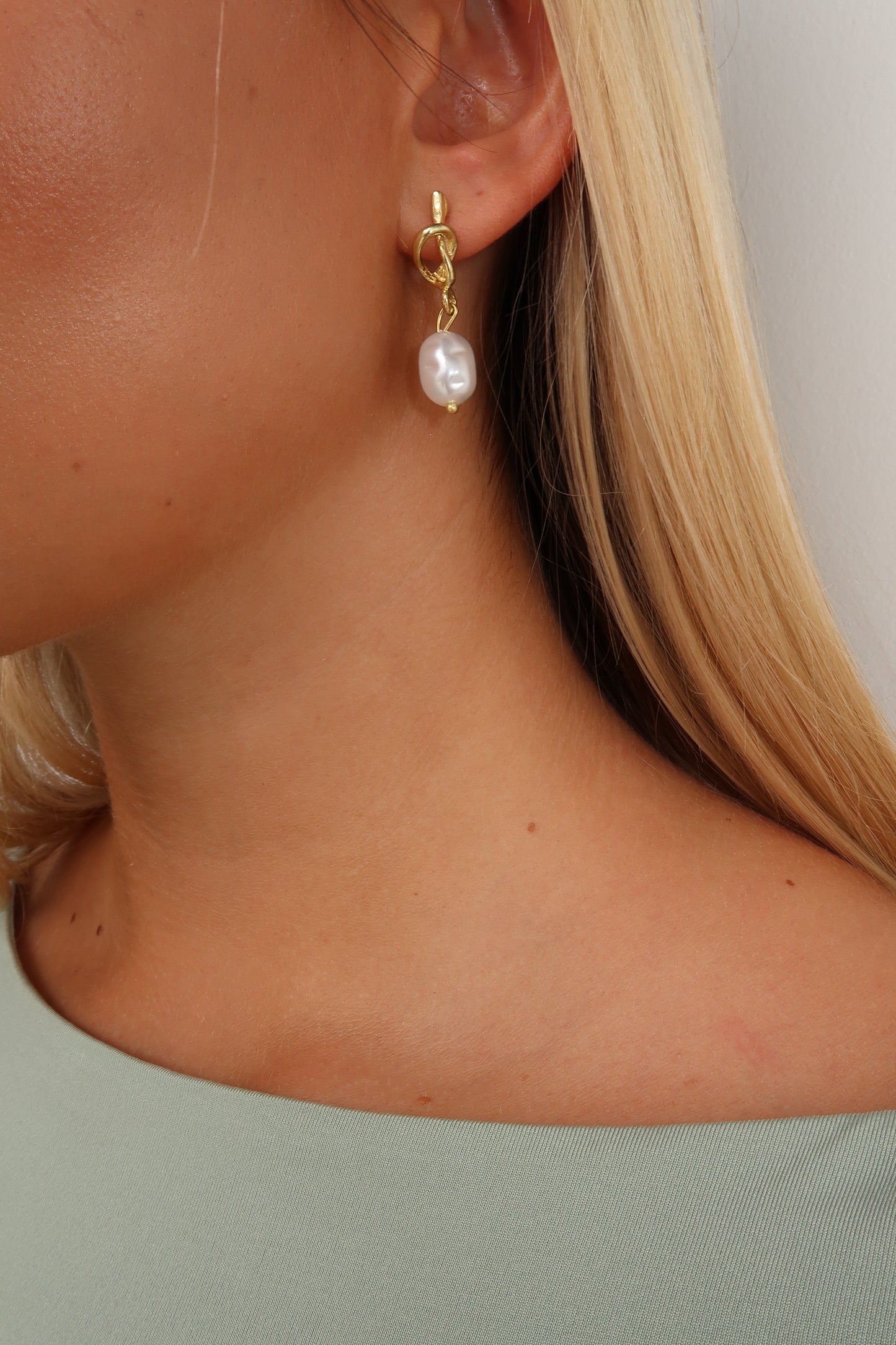 KNOT YOURS EARRINGS - GOLD