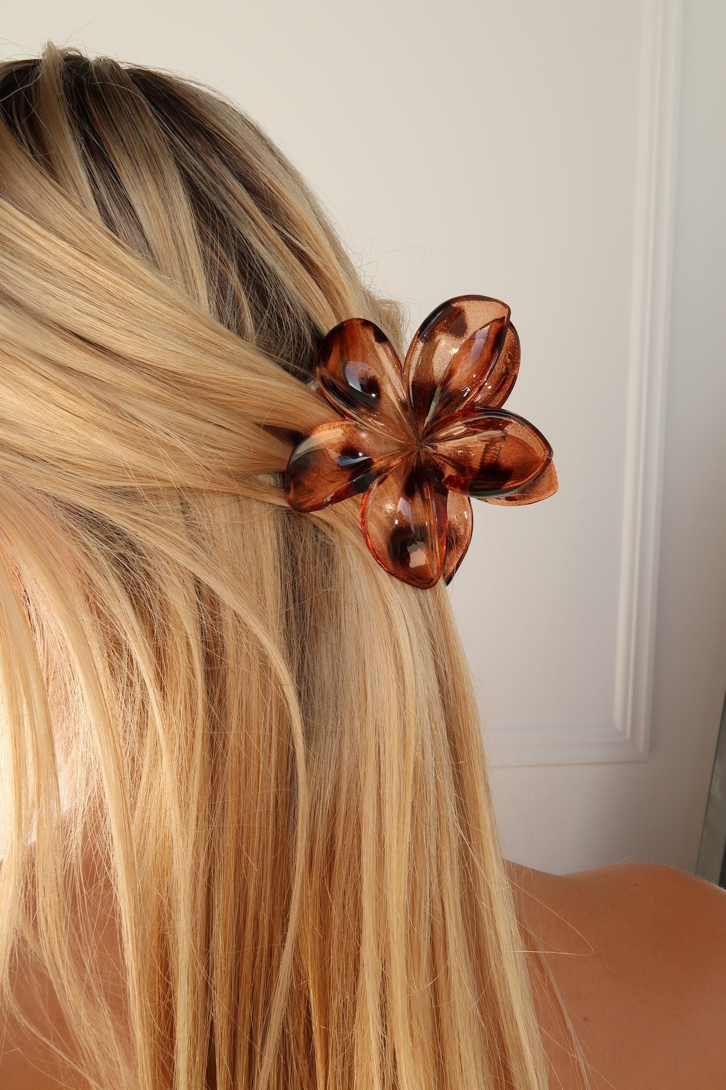 ALINA FLOWER HAIR CLAW - BROWN