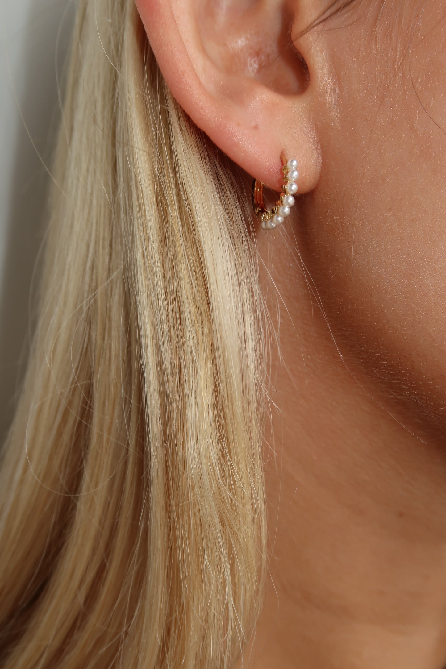 CHLOE PEARL EARRINGS - GOLD